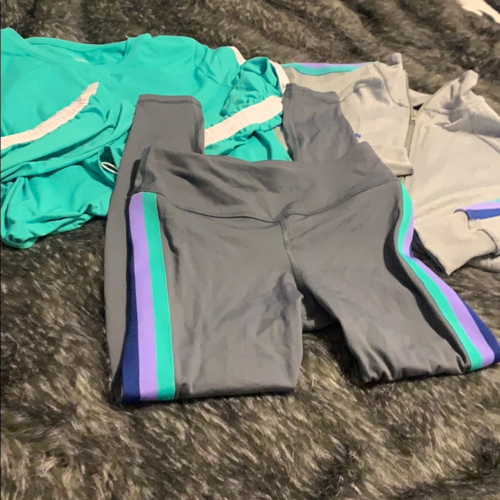3/$15 3 Piece Set Workout Gear LN S-M - Picture 2 of 12